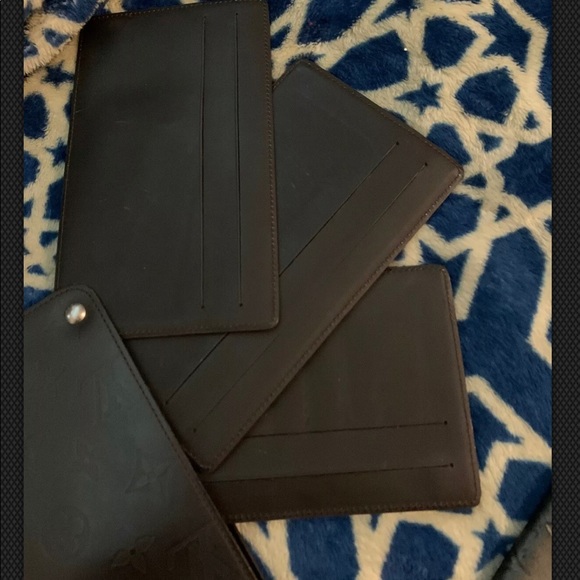 Louis Vuitton black wallet and key cles - Picture 2 of 8